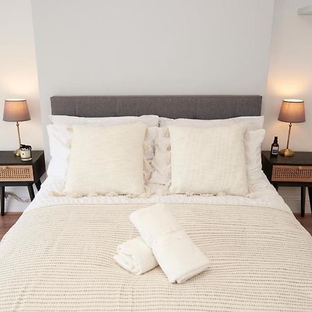 Excellent, Three Bedroom North London Apartment With Free Parking Dış mekan fotoğraf