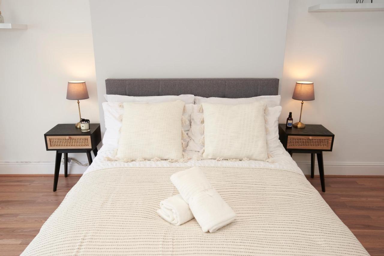 Excellent, Three Bedroom North London Apartment With Free Parking Dış mekan fotoğraf