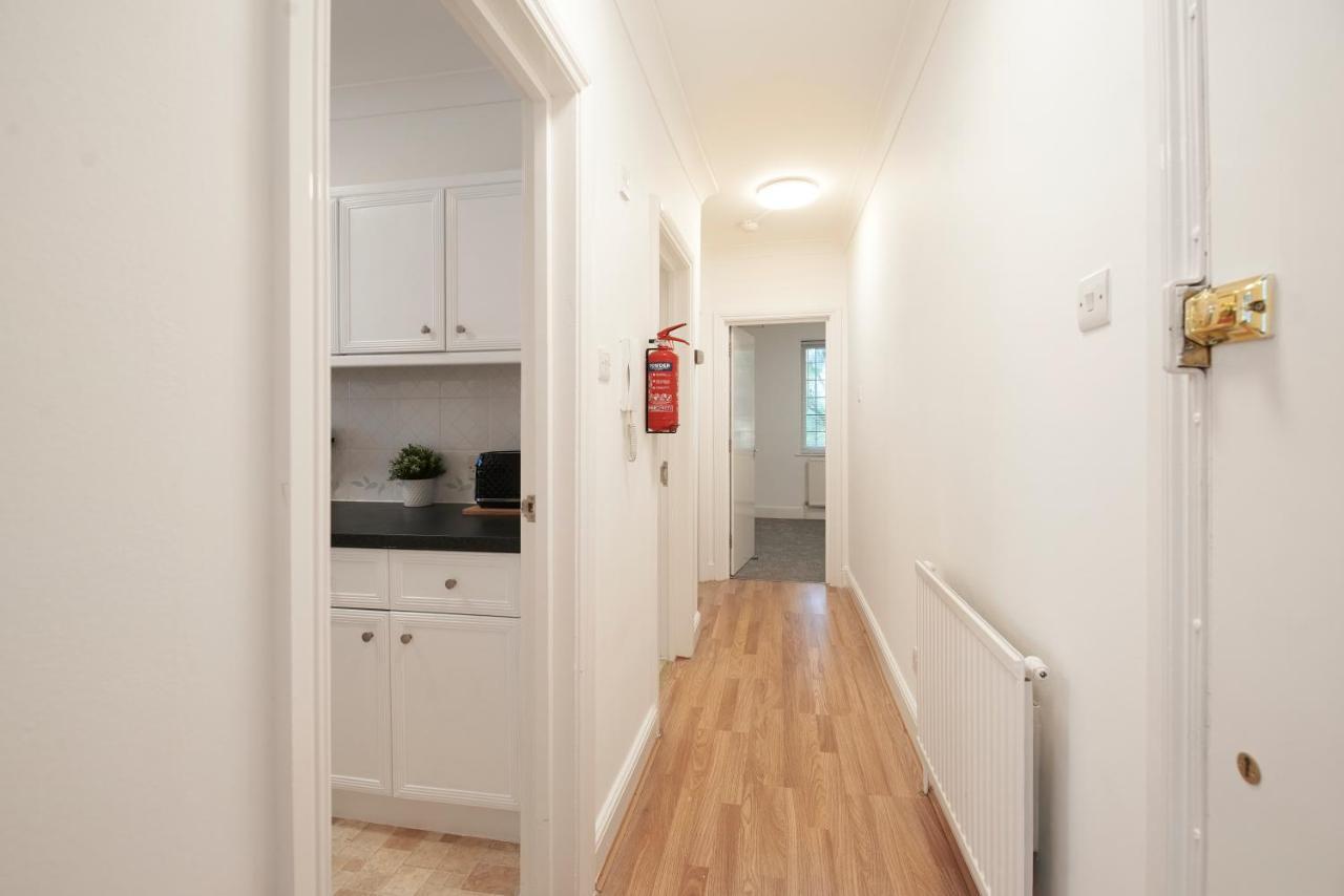 Excellent, Three Bedroom North London Apartment With Free Parking Dış mekan fotoğraf