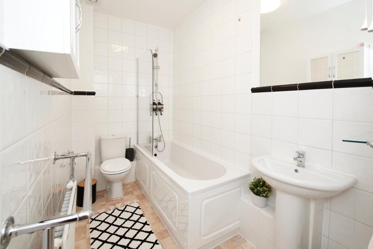 Excellent, Three Bedroom North London Apartment With Free Parking Dış mekan fotoğraf