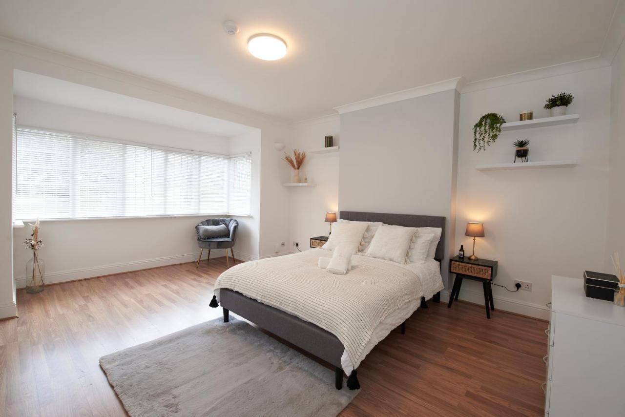 Excellent, Three Bedroom North London Apartment With Free Parking Dış mekan fotoğraf