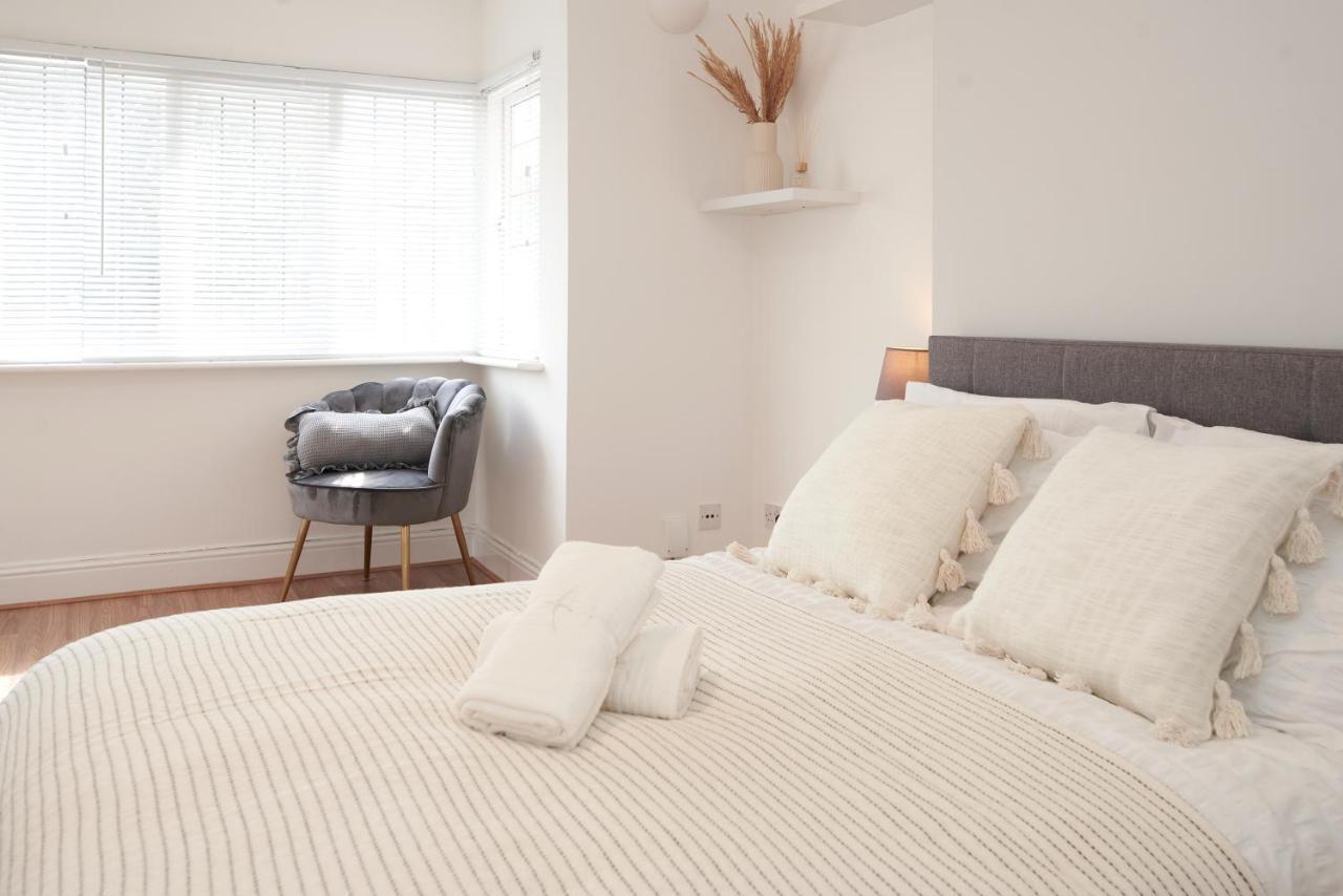 Excellent, Three Bedroom North London Apartment With Free Parking Dış mekan fotoğraf
